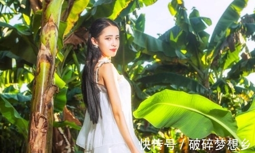 赋九张机|清愁寂寂同谁诉，红楼怅望云烟起；两赋九张机，纸长墨浅书难递