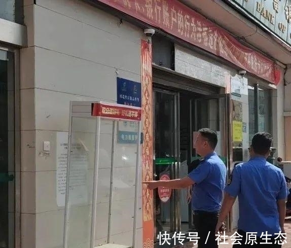 杂物|小区居民楼道堆积的废旧家具不翼而飞?原来……