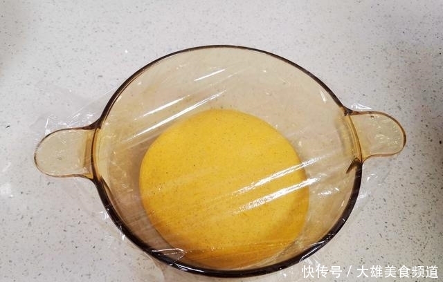 金灿灿的大馒头蓬松又暄软,自带甜味好吃又好看,照着做零失败