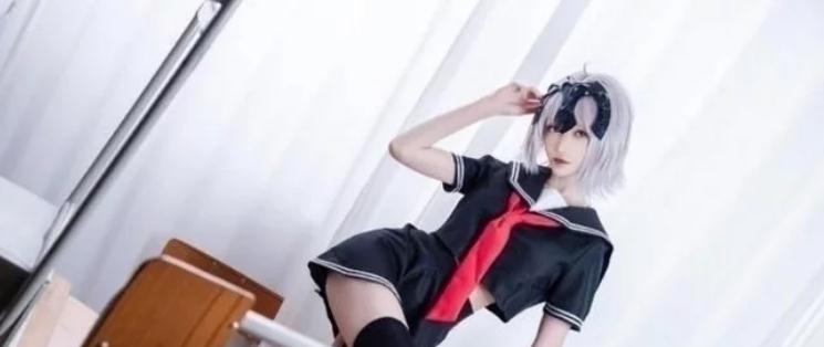 贞德|小姐姐cos黑贞，本以为是青铜，看到腿部特色血槽已空