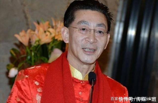 猪八戒|六小龄童再演美猴王，气喘吁吁仍不忘关注扮相，杨紫杨迪感动哭了