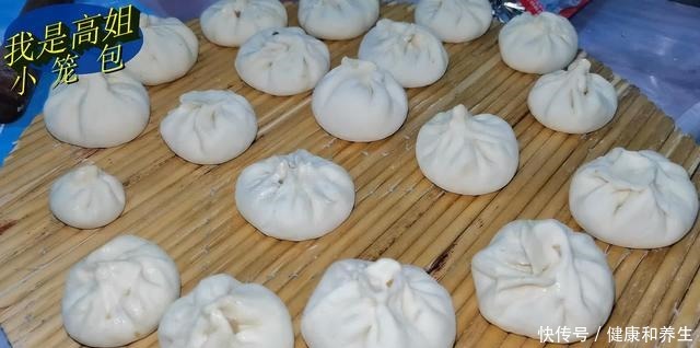 想吃小笼包不用出去买,教你方法在家做,蓬松渲软特别好吃
