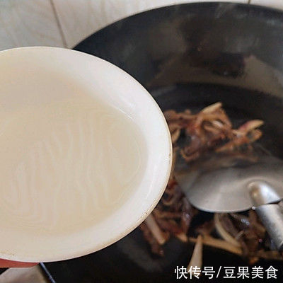 昆布|每次做这道腊肉炒冬笋，隔壁小孩都会来敲门