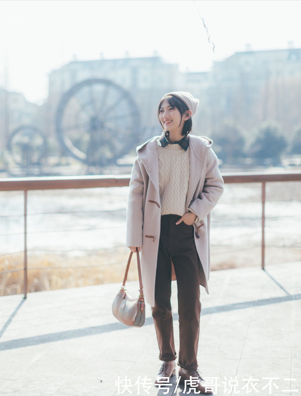 小个子女生冬季怎么搭才不普通？韩系风了解一下，清新减龄又甜美