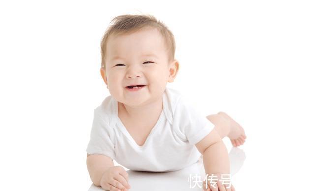 小杨|宝宝出生就对妈妈笑,医生却反手一巴掌,宝妈得知原因后连连道谢