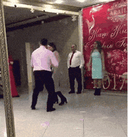 搞笑|搞笑GIF：拔河遇到这么敬业的队友，不赢都对不住他！