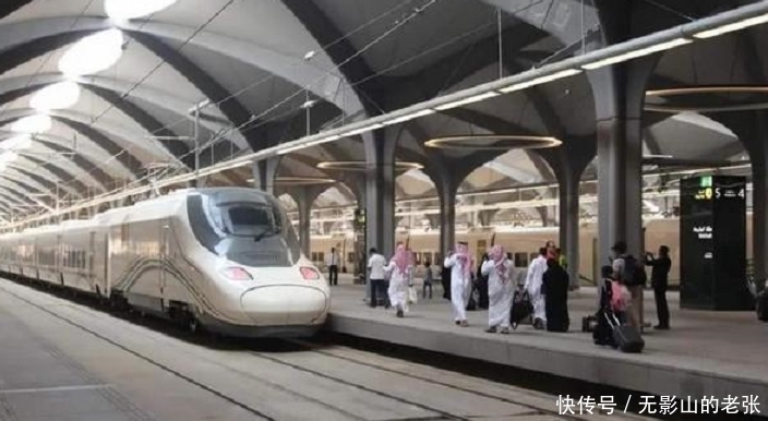 成功|中国基建就是忠实,成功帮其修建完高铁后,顺带送了一座桥梁