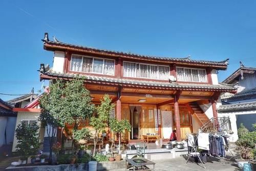 生活|玉龙雪山下的纳西族村落，20万建两层洋楼合院，生活可太幸福了