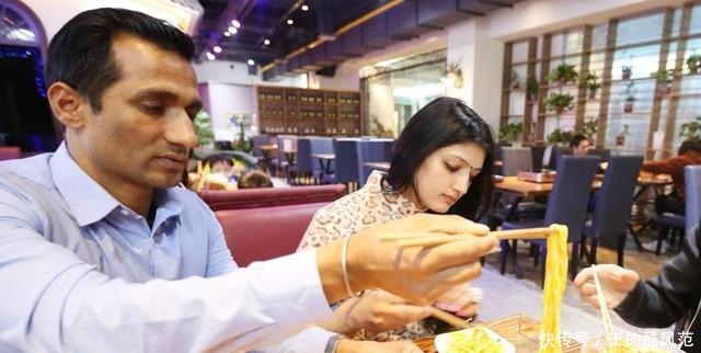 听说中国|印度富婆到中国旅游,餐厅吃完一顿饭后直呼全都是骗人的!