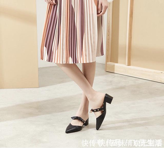 腿部 半拖鞋这样穿才时髦,尖头完美拉长腿部线条,粗跟凸显高挑身姿