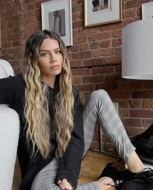 波纹|放弃你的“黑长直”吧,今年流行这3款“发型”,显嫩又能显脸小