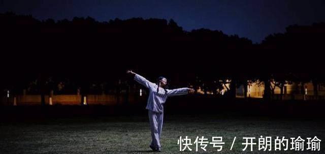 品质|家庭教育中,比成绩更重要的是培养孩子3个优秀品质,家长要重视