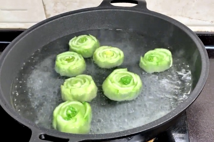 油菜不要老是拿来熬汤,教你做凉拌油菜,好吃下饭,不油腻