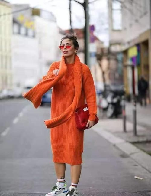 ?女人过了50岁，多穿这3种“冻龄裙”，时髦气质，女儿都夸年轻