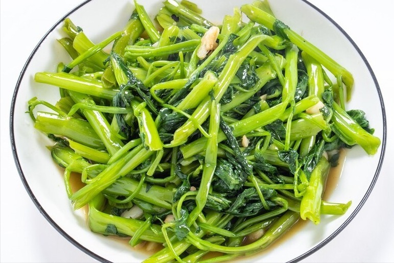 大厨|为何你炒空心菜总发黑原来不能直接下锅,大厨教你2个窍门