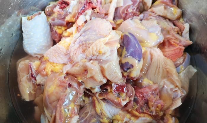 焯水|炖鸡肉时，有人先焯水，有人直接炖，大厨：都不对，教您正确做法