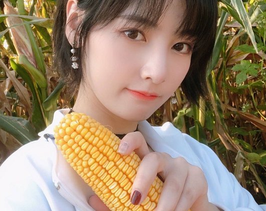 硬糖成员美甲，陈卓璇黑白配，看到希林娜依：不配拥有！