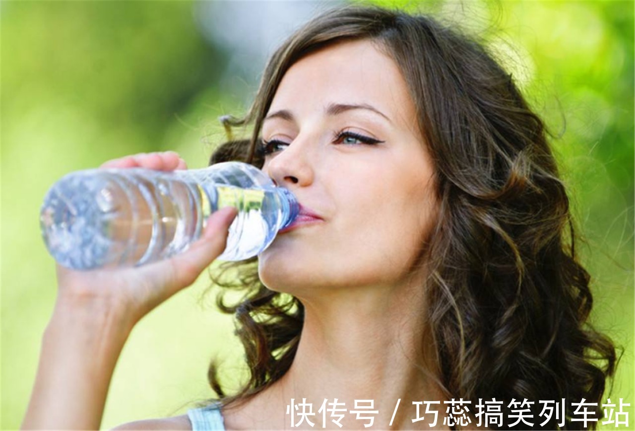 血管|血液粘稠的人,2个“时间点”多喝水,活血散瘀,血管一通到底