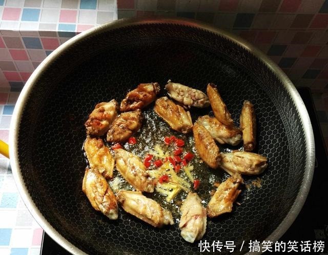 孩子最爱的菜,一周吃3回都嫌不够,简单一焖,香到连汁也不放过