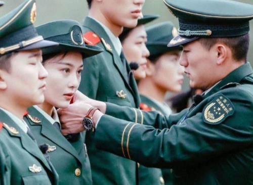 张馨予四公淘汰,给老公打电话哭化妆,何捷说的话堪称情话模板