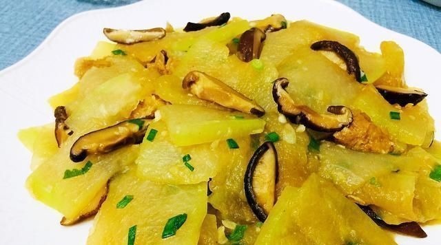 香菇条|天热,最该吃的不是丝瓜,而是这菜,隔天吃1次,又瘦又美过夏天