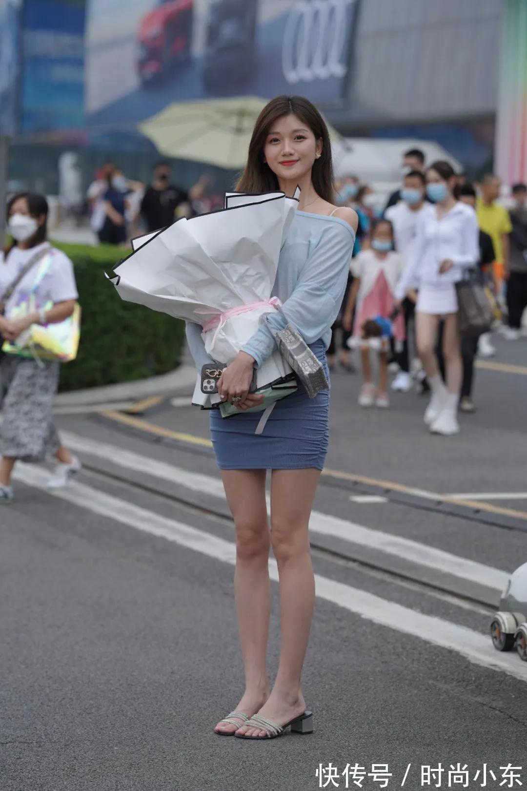 包臀裙 高跟包臀裙小美女,手捧鲜花朝气蓬勃