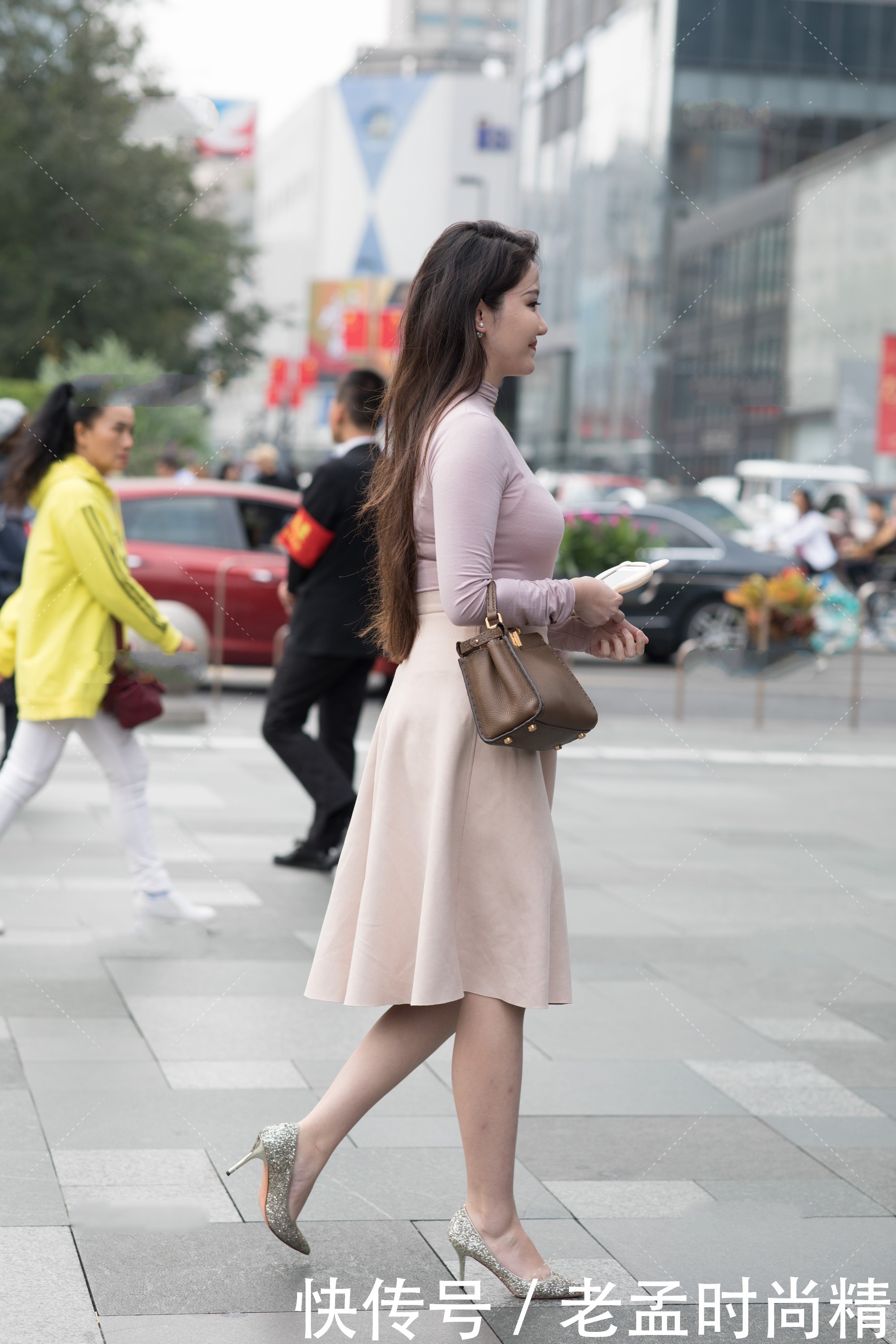 时尚|街拍:时尚裙装搭配, 散发温柔大方气质, 时髦感十足