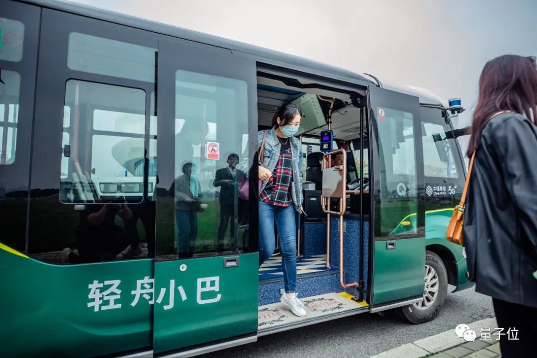 大市场|无锡闹市无人车，大爷大妈抢着坐