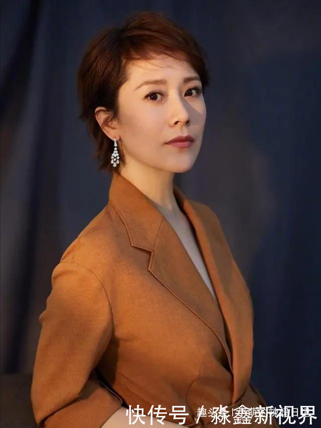 女人过了40岁,尽量少留这3款“大妈”发型,这3款发型更适合你