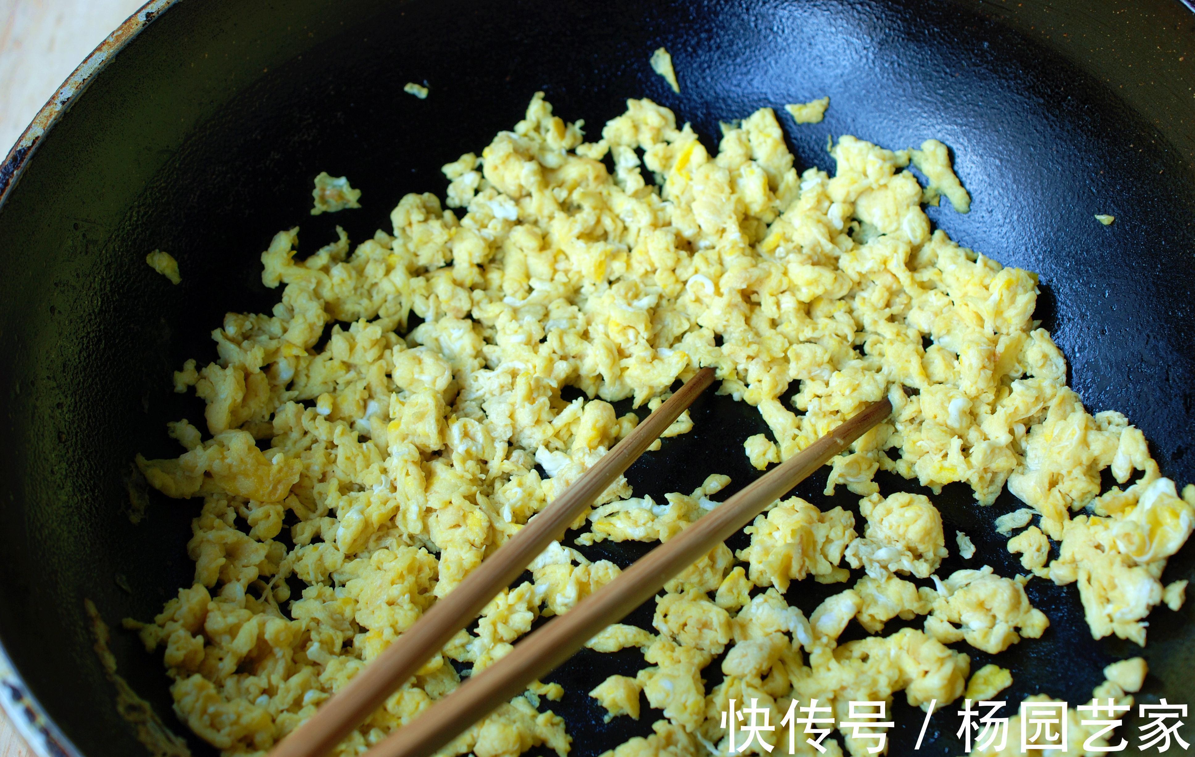 6块钱买了一大把,加4个鸡蛋蒸了2锅大包子,又鲜又嫩真香啊!