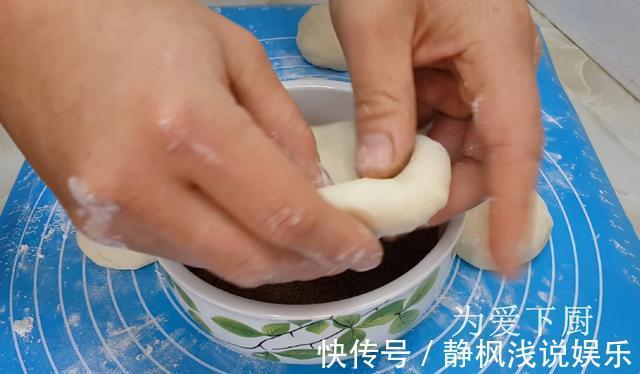 面粉|在家面粉别炸油条了，开水一烫，比蛋糕烧饼还香，真的非常美味