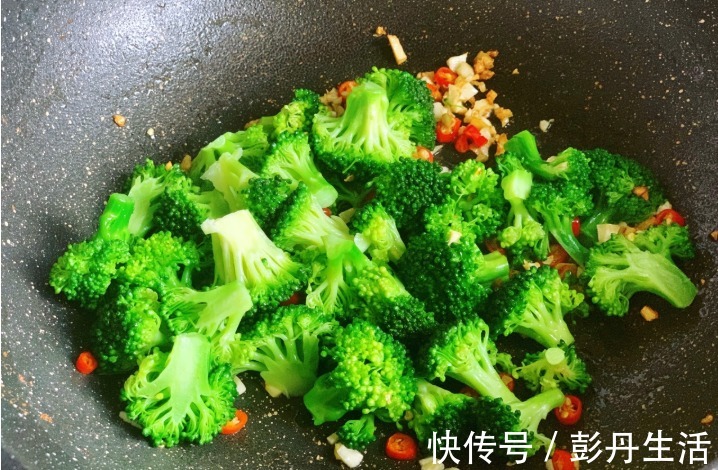 小米辣|夏天大鱼大肉易上火，这菜天天吃不腻，美白还减肥，比肉抢手多了
