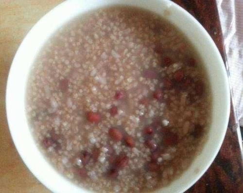 红豆和此物一起煮，每天来一碗，腰慢慢变好了，皮肤也白里透红