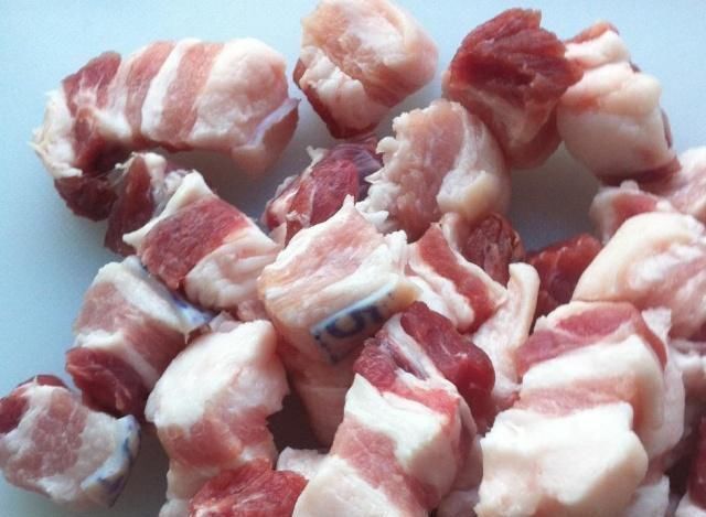 做红烧肉别只知道焯水,焯水之前多加这一步,红烧肉更香,没腥味