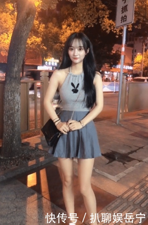 夜色下的短裙美女,不回家干啥去?