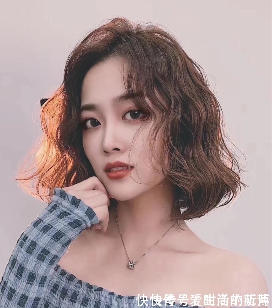 烫发 女人的“短烫发”有多迷人,瞧这5款就知道了,气质减龄学着点