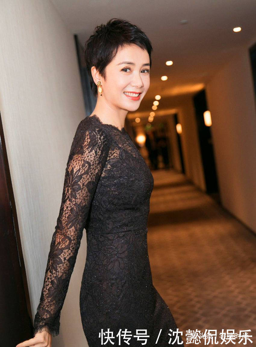 蕾丝|女人过了40岁,建议多穿这4个颜色的衣服,显年轻显气质