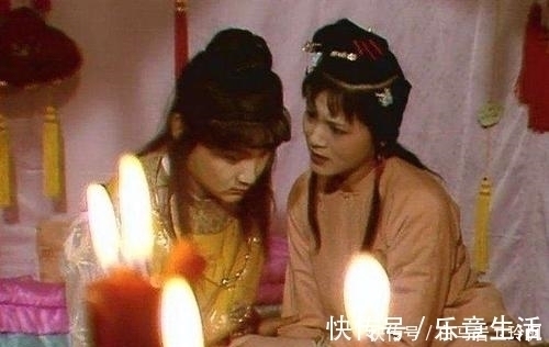 王熙凤$袭人母亲离世,一向仁慈的贾母为何恶言讥讽?王熙凤看得最通透