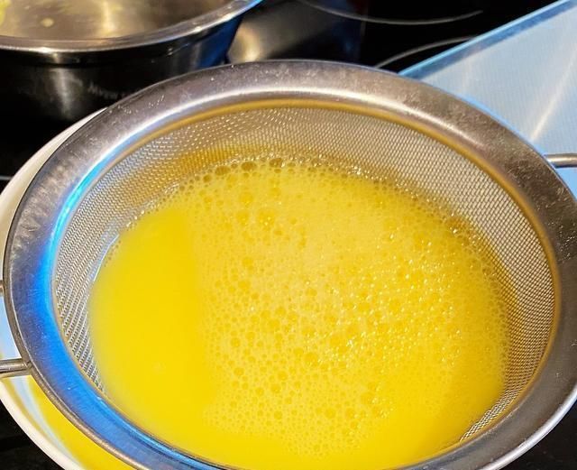 鸡蛋羹|蒸鸡蛋羹用冷水还是热水很多人不知道,难怪做出的蛋羹不滑嫩!