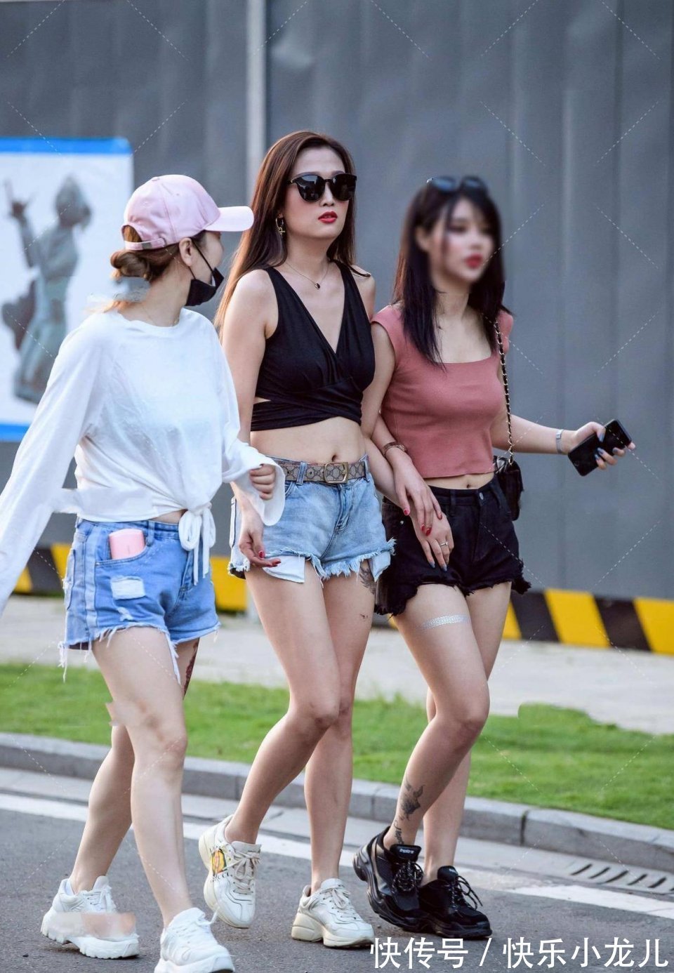 计划感|小姐姐走起来的样子太迷人了,好漂亮的背影,爸爸看了都说好喜欢