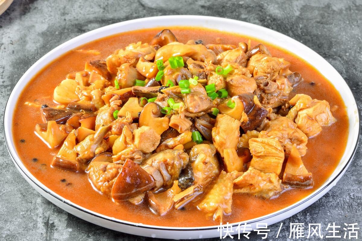 腥味|夏天多吃鸡肉，炖鸡肉时，不要直接加水炖，多做2步，鲜嫩没腥味
