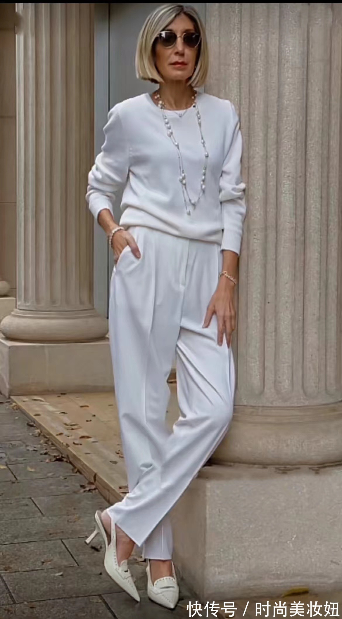浅色系|女人无论多大年纪,穿衣都要精致高级,看50岁的她气质出众