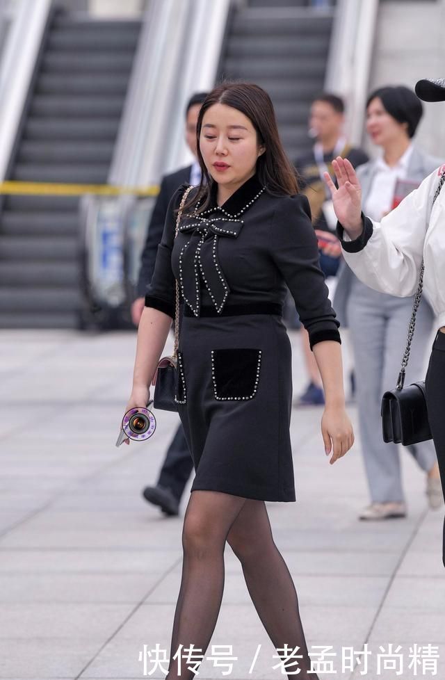 秋季时尚穿搭: 波点裙搭配皮毛外套, 优雅高贵又显肤色