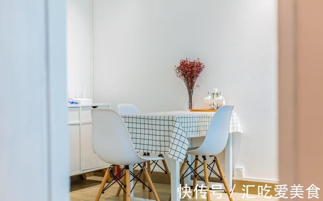 簡約風|他的簡約風一居,清新通透又寬敞,廚房規劃在陽臺里,小巧又實用