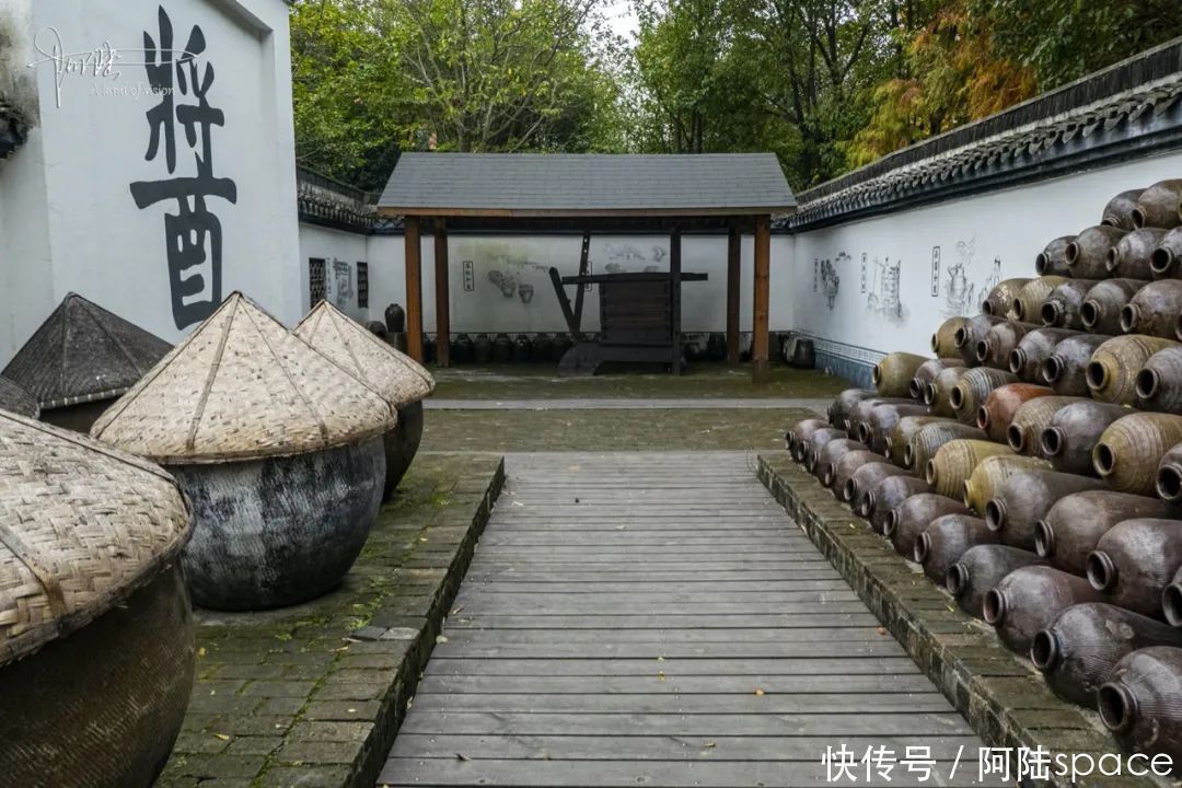 绮园|在绮园商业街旁边,有个院子专门用来酿酱油,还是海盐的老字号