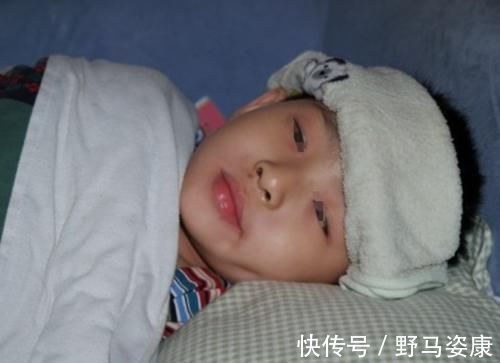 小喆|孩子经常熬到夜里10点以后睡,白天犯困事小,4个影响对娃不利