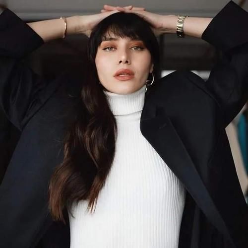 基础款毛衣，不管什么时候穿都不过时，遮肉显瘦真的不要太明显