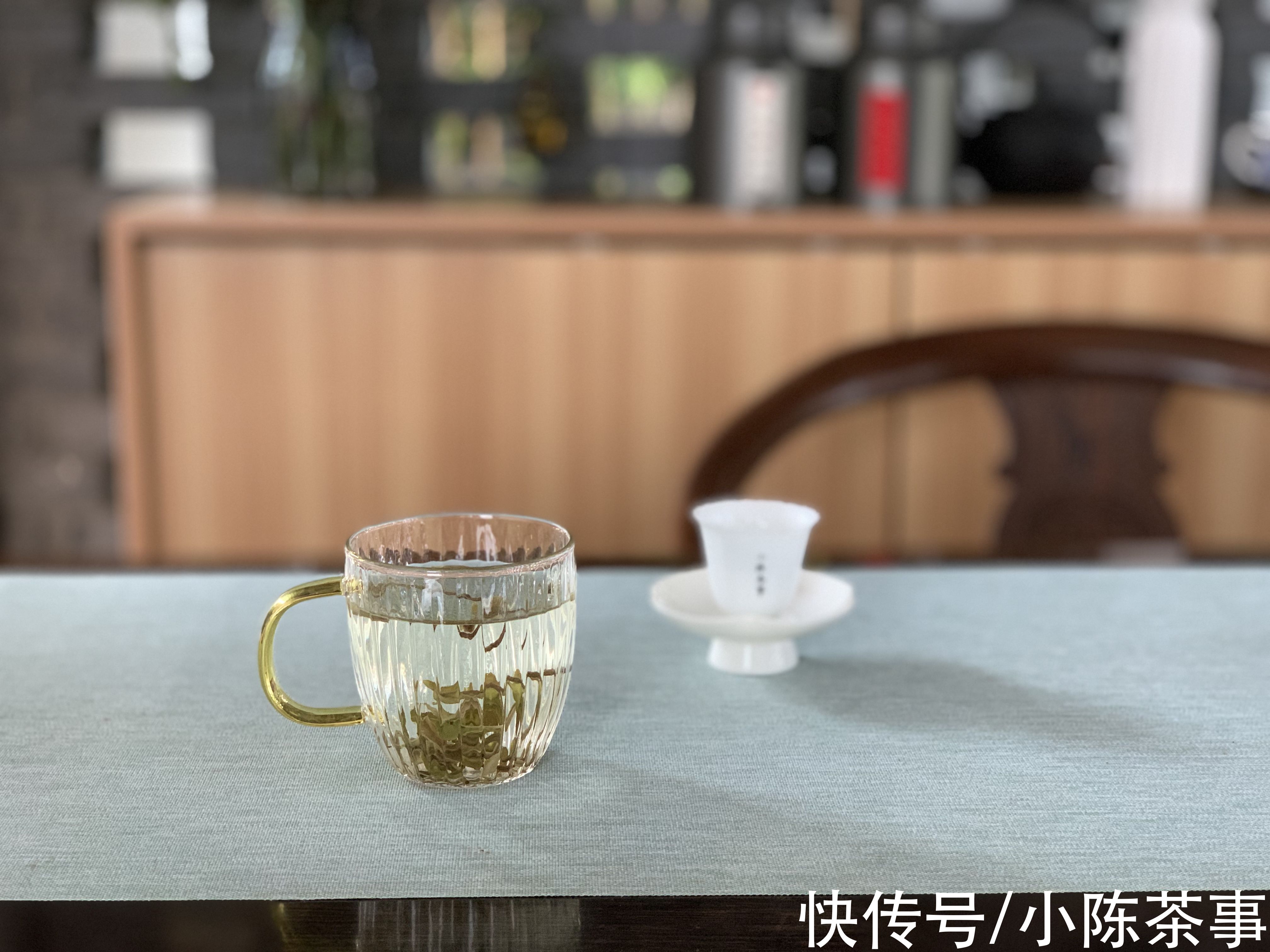 茶客#玻璃杯、紫砂壶、白瓷盖碗，谁才是适合冲泡白茶的茶具呢