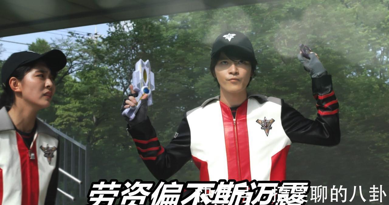 特利迦|特利迦奥特曼:男二号变身失败,粉丝吐槽不已,谁叫你不吼斯迈露