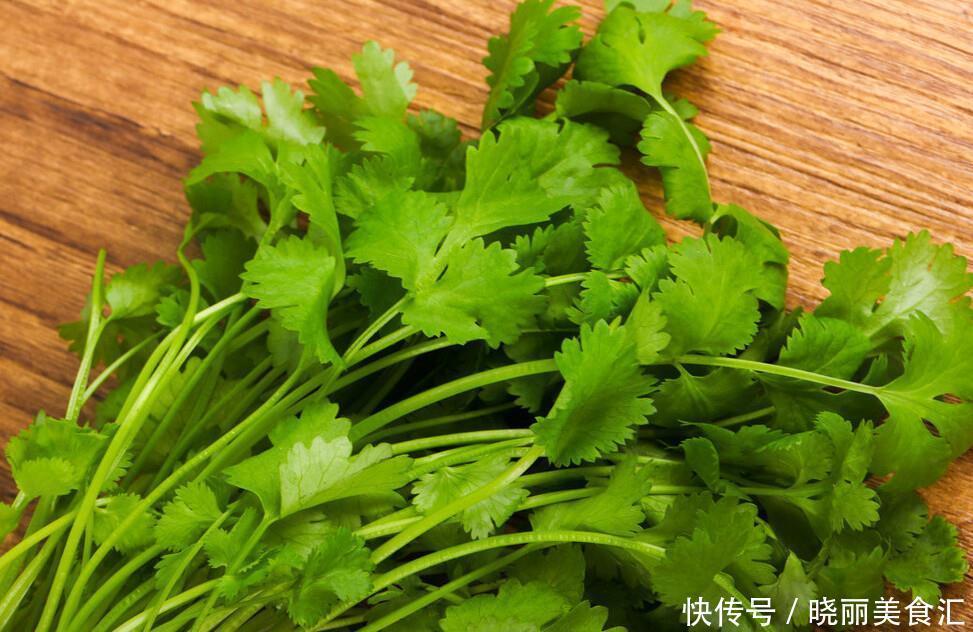 学会此种方法保存香菜,保存起来放半年都新鲜,不发黄不腐烂